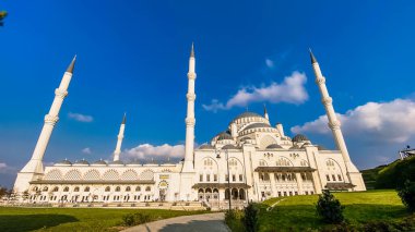 30 Ekim 2019. İstanbul Camlica Camii. Türk Camlica Camii. Türkiye 'nin en büyük camii. Yeni cami ve İstanbul 'un en büyüğü. Güzel Buyuk Camlica Tepesi tepesinde, Uskudar 'da.