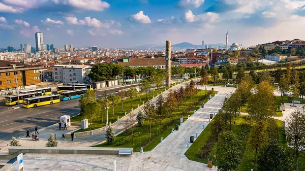 October 30, 2019. Istanbul Camlica Mosque. Turkish Camlica Camii. The biggest mosque in Turkey. The new mosque and the biggest in Istanbul. Located on the beautiful Buyuk Camlica Tepesi hill, Uskudar — Stock Photo, Image