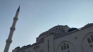 30 Ekim 2019. İstanbul Camlica Camii. Türk Camlica Camii. Türkiye 'nin en büyük camii. Yeni cami ve İstanbul 'un en büyüğü. Güzel Buyuk Camlica Tepesi tepesinde, Uskudar 'da.
