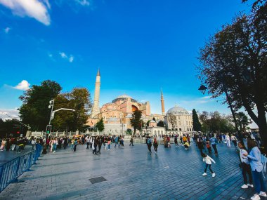 Kutsal Bilgeliğin Ayasofya Kilisesi. İstanbul, Türkiye 25 Ekim 2019. Ayasofya Cami Müzesi 'nin dışı. İstanbul Sultanahmet ilçesi. Sultanahmet Meydanı