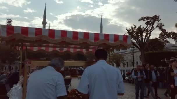 Hagia Sophia templom a Szent Bölcsesség - Ayasofya. Isztambul, Törökország 2019. október 25. A Hagia Sophia Ayasofya Mecset Múzeum külseje. Sultanahmet kerület, Isztambul. Sultanahmet tér — Stock videók