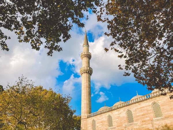 Mesquita Suleymaniye. Suleymaniye Camii. Minarete, Mármara. Mesquita Sulaymaniye Exterior Turquia Outubro, Istambul. Suleymaniye Camii A mais bela mesquita de Istambul — Fotografia de Stock