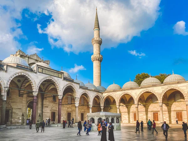 Süleyman Camii. Suleymaniye Camii. Minaret, marmara. Süleyman Camii Dış Hatları 29 Ekim 2019, İstanbul. Süleyman Camii İstanbul 'un en güzel camii — Stok fotoğraf