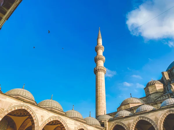 Mezquita Suleymaniye. Suleymaniye Camii. Minarete, marmara. Mezquita Sulaymaniye Exterior Turquía Octubre, Estambul. Suleymaniye Camii La mezquita más hermosa de Estambul —  Fotos de Stock