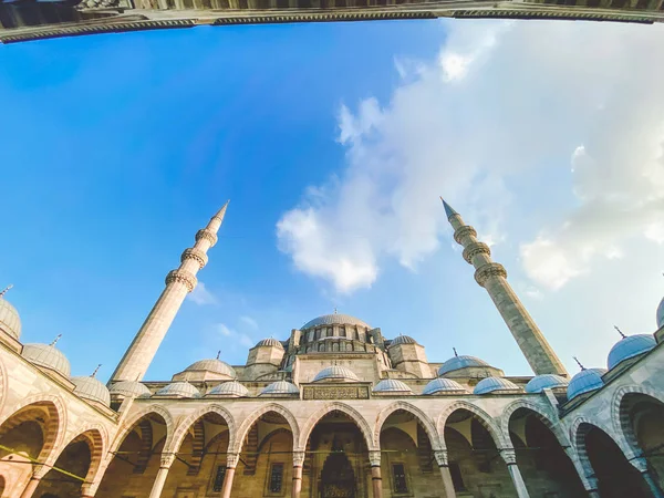苏莱曼尼亚清真寺。 Suleymaniye Camii 米莱，马尔马拉。 Sulaymaniye清真寺土耳其境外10月，伊斯坦布尔。 Suleymaniye Camii伊斯坦布尔最漂亮的清真寺 — 图库照片