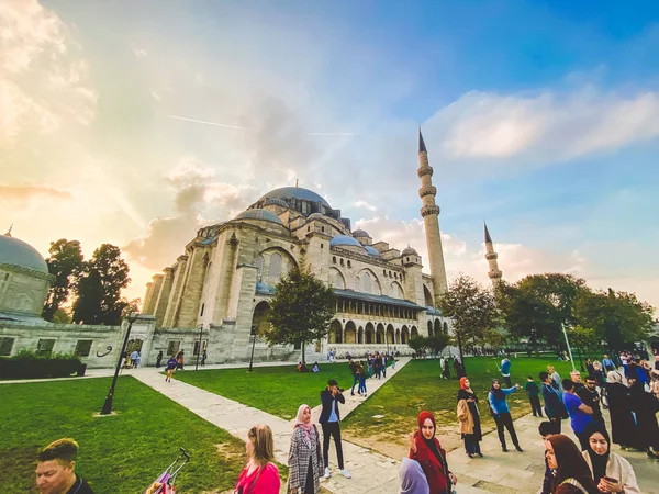 Mesquita Suleymaniye. Suleymaniye Camii. Minarete, Mármara. Mesquita Sulaymaniye Exterior Turquia 29 de outubro de 2019, Istambul. Suleymaniye Camii A mais bela mesquita de Istambul — Fotografia de Stock