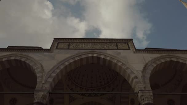 Szulejmán mecset. Suleymaniye Camii vagyok. Minaret, Marmara. Sulaymaniye mecset Külső Törökország, Isztambul. Suleymaniye Camii Isztambul legszebb mecsete. — Stock videók