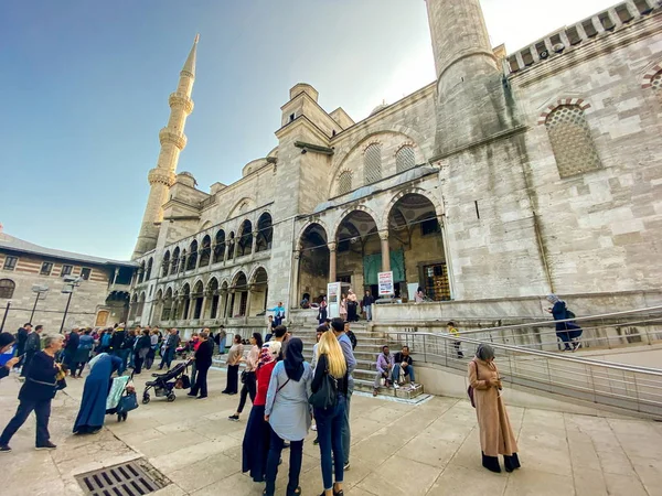 Sultan Ahmet Camii, Istanbul. Mosquée bleue monument islamique turc avec six minarets. Thème de l'islam et de la foi. Turquie, Istanbul 28 octobre 2019 — Photo