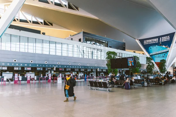 格但斯克Lech Walesa机场新现代化候机楼的内部 波兰格但斯克Lech Walesa国际机场2020年2月14日抵达机场候机楼候机区 — 图库照片