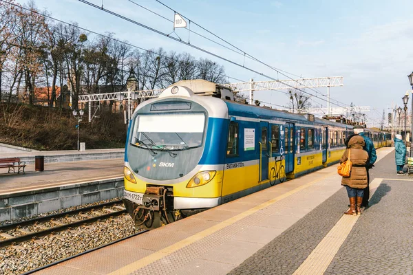 Regional New Blue Yellow Train Arriving Gdansk Glowny Railway Station — Stock Photo, Image