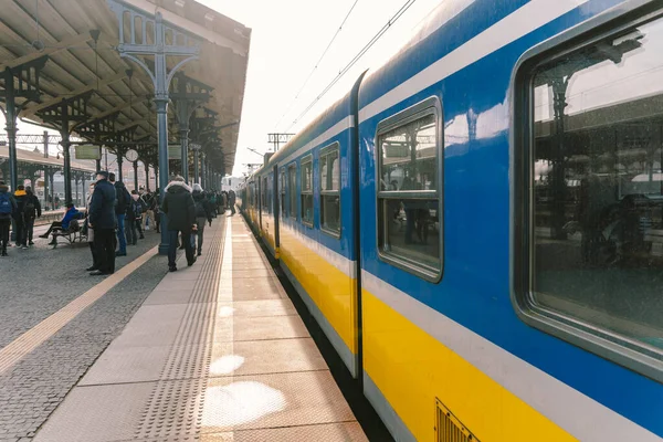 Regional New Blue Yellow Train Arriving Gdansk Glowny Railway Station — Stock Photo, Image