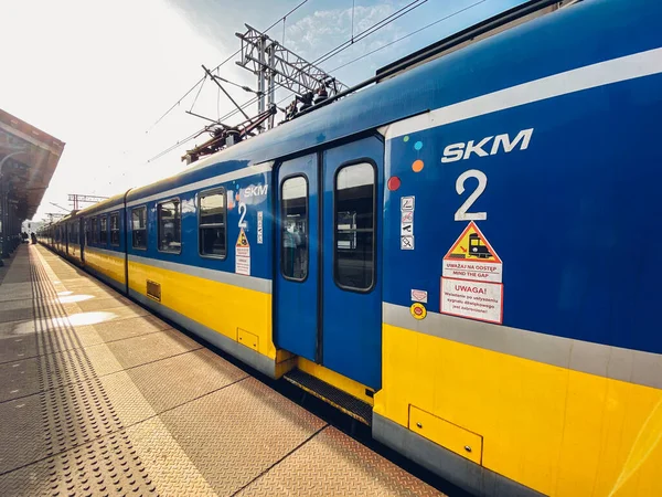 Regional New Blue Yellow Train Arriving Gdansk Glowny Railway Station — Stock Photo, Image