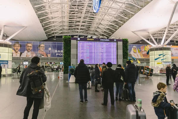 Pasajeros Aeropuerto Internacional Borispol Kiev Ucrania Febrero 2020 Retraso Del —  Fotos de Stock