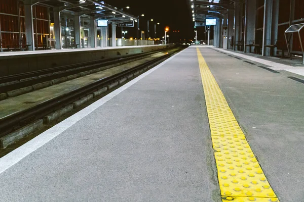 Estación Tren Aeropuerto Gdansk Gdn Polonia Plataforma Ferroviaria Del Aeropuerto —  Fotos de Stock