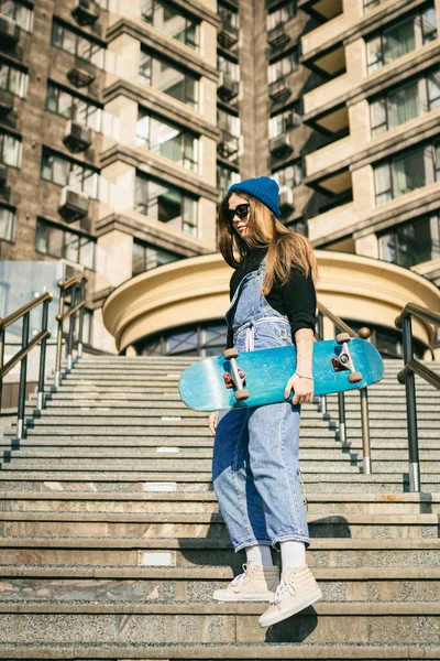 Young Caucasian Woman Posing Street Skateboard Hands Teenager Girl Blue — Stock Photo, Image
