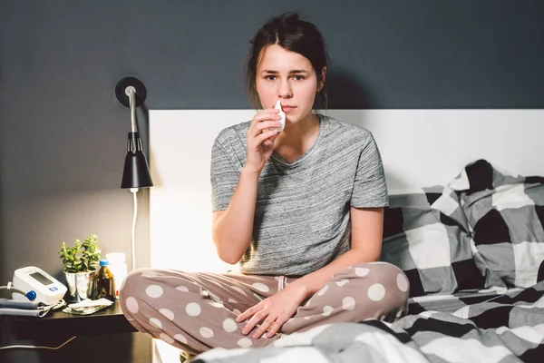 Tema Resfriado Estacional Infección Por Virus Gripe Nasal Mujer Caucásica — Foto de Stock