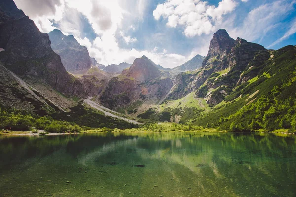Panoramautsikt Över Grönskande Vatten Morskie Oko Sjö Tatrabergen Slovakien — Stockfoto