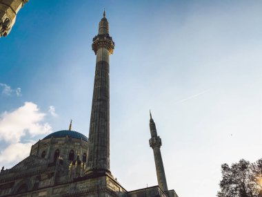 Pertevniyal Valide Sultan Camii, İstanbul, Türkiye 26 Ekim 2019. İstanbul 'daki Osmanlı Camii. Aksaray Valide Camii Aksaray 'da bulunmaktadır. Müslüman dininin teması, Tanrı 'ya inanç.