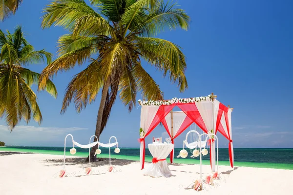 Colorful Wedding Arch Gazebo Pavilion Made Bamboo Textile Fresh Flowers — Stock Photo, Image