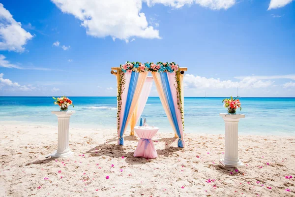 Colorful Wedding Arch Gazebo Pavilion Made Bamboo Textile Fresh Flowers — Stock Photo, Image