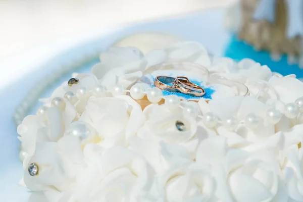 Anillos Boda Cerca Náutico Decorado Con Accesorios Para Ceremonia Boda — Foto de Stock