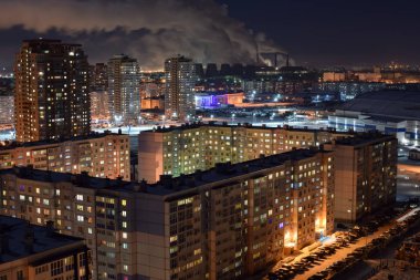 Gece güzel bir şehir çatı