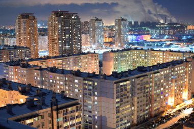 Gece güzel bir şehir çatı