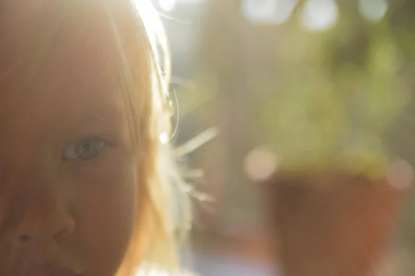 Liten blåögd blondin — Stockfoto