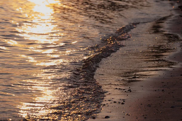 Ondas costeiras do rio asiático — Fotografia de Stock