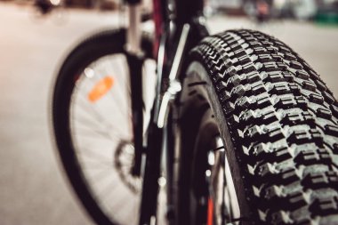 Bir spor motor detayları