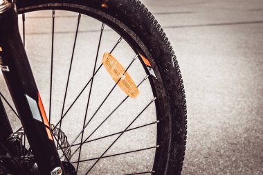Bir spor motor detayları