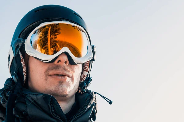 Óculos Esqui Amarelos Snowboarder Nas Montanhas — Fotografia de Stock