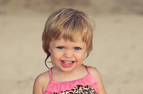 Little Girl Cunningly Smiling Beach — Stock Photo, Image