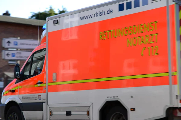Немецкий автомобиль скорой помощи — стоковое фото