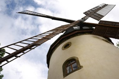 çok eski yeldeğirmeni