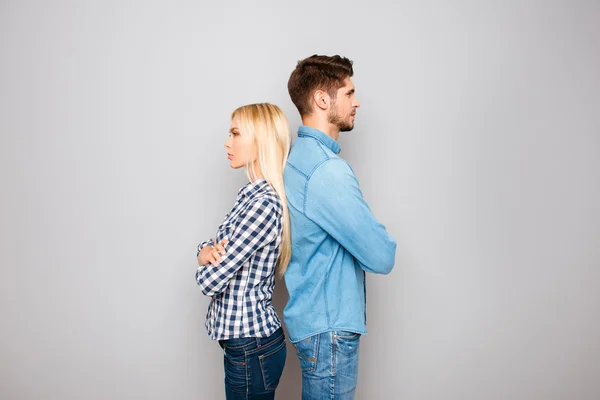 Man and woman with crossed hands standing back to back — Stock Photo, Image
