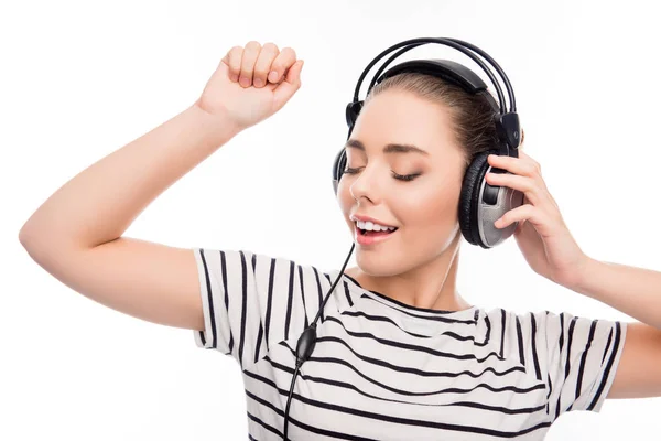 Porträtt av söt flicka Lyssna på musik i hörlurar och dancin — Stockfoto