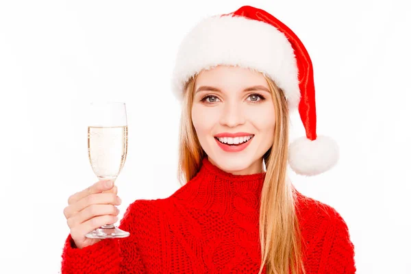 Menina celebrando o ano novo e segurando um copo de champanhe — Fotografia de Stock