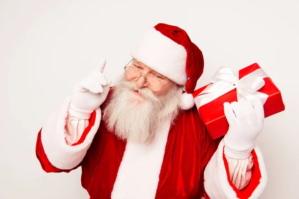 Portrait of Santa Claus holding gift and gesturing with finger — Stock Photo, Image