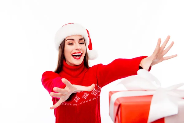 Щаслива Санта-жінка намагається зловити різдвяні подарунки — стокове фото