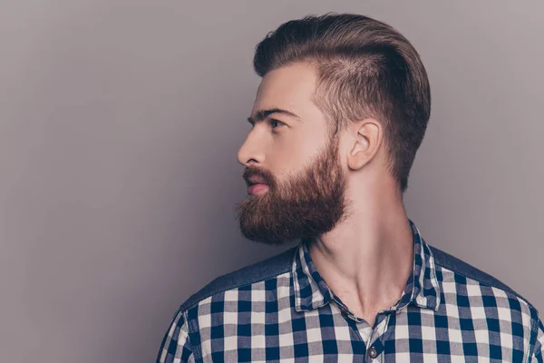 Handsome bearded young man isolated on gray background — Stock Photo, Image