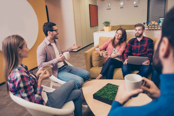 Cheerful colleagues having free time and drinking tea — Stock Photo, Image