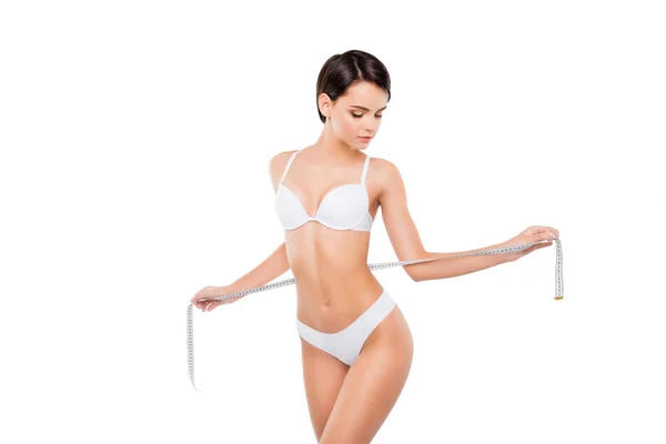 Sexig smal kvinna i underkläder med måttband på vita bak — Stockfoto