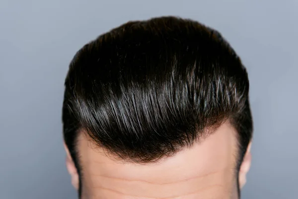 Z bliska z mężczyzny stylowa fryzura bez sierści na tle — Zdjęcie stockowe