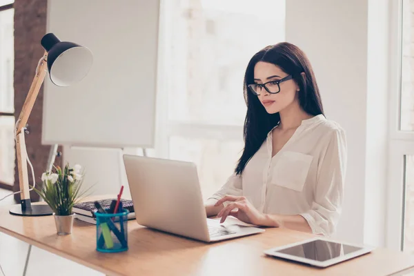 Portrait of beautiful smiling young businesswoman with glasses — Stock Photo, Image