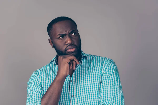 Portrait of distrusting afroamerican  bearded  man think and loo — Stock Photo, Image