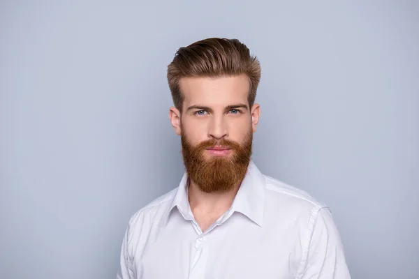 Portrait of confident bearded man in white shirt — Stock Photo, Image