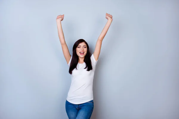 Siegerin glücklich Frau feiert Erfolg auf weißem Hintergrund — Stockfoto