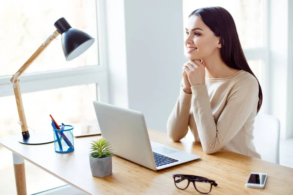 Pretty young woman pordering about successful career sitting at — Stock Photo, Image