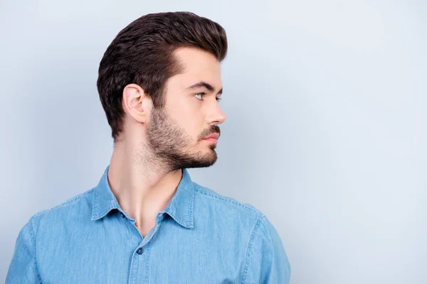 Close up portrait of serious young man looking at his left. He i — Stock Photo, Image